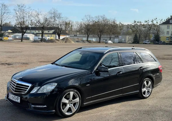 samochody osobowe Mercedes-Benz Klasa E cena 30000 przebieg: 275000, rok produkcji 2011 z Rakoniewice